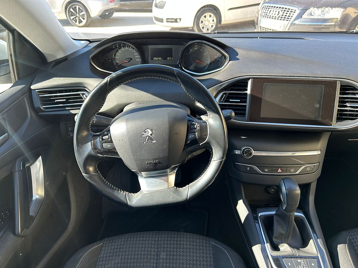 PEUGEOT 308 STYLE 1.2 E-THP AUTO SPANISH LHD IN SPAIN 78000 MILES SUPERB 2017